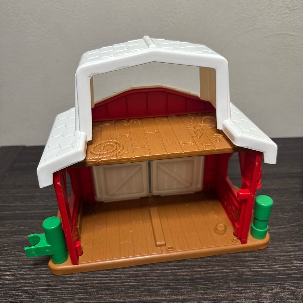 Fisher Price Little People 2002 Barn 2007 Tow n' Pull Tractor - Picture 5 of 13